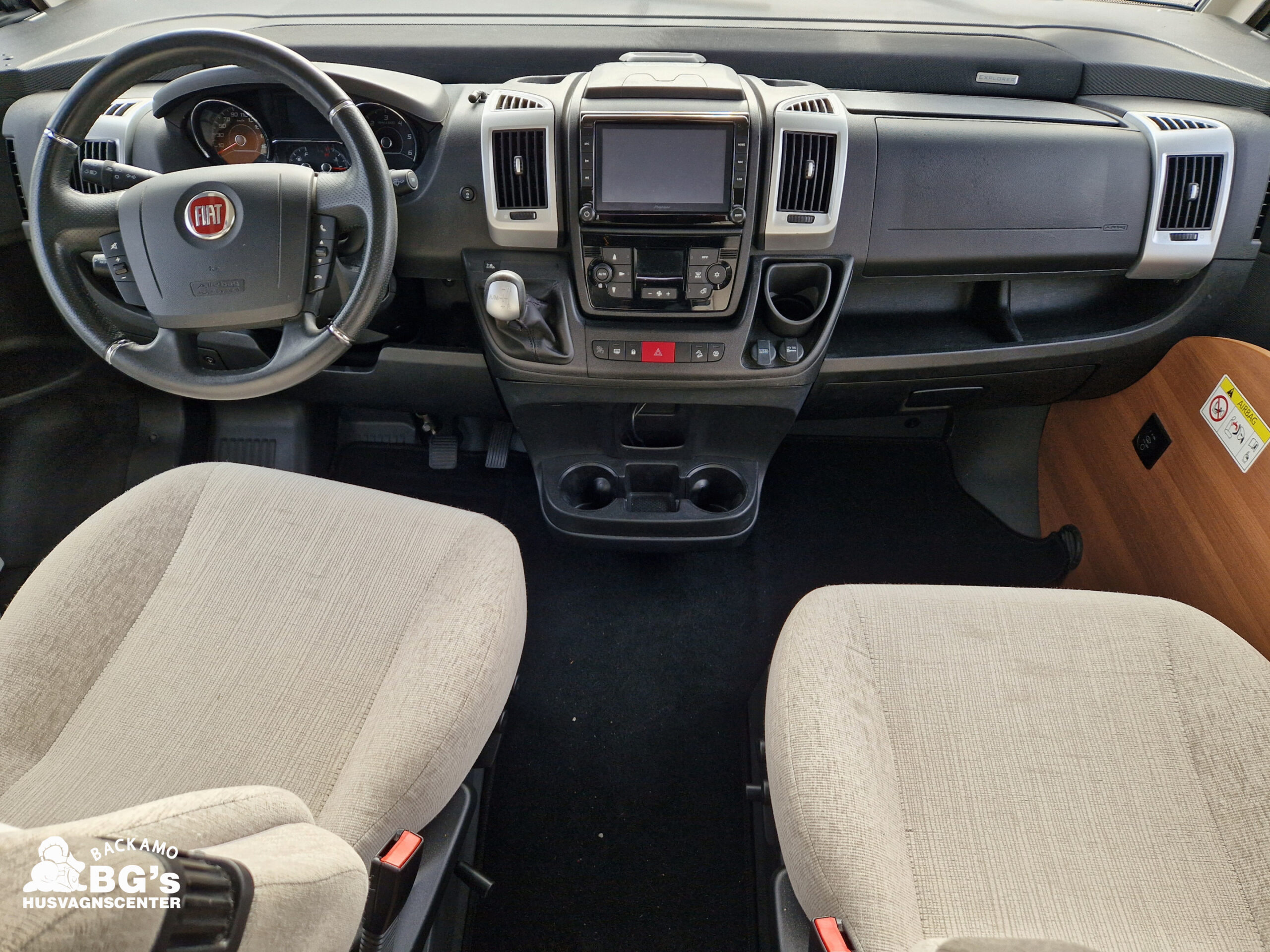 LMC Explorer Premium I 710 / ALDE vattenburen värme - Bild 4