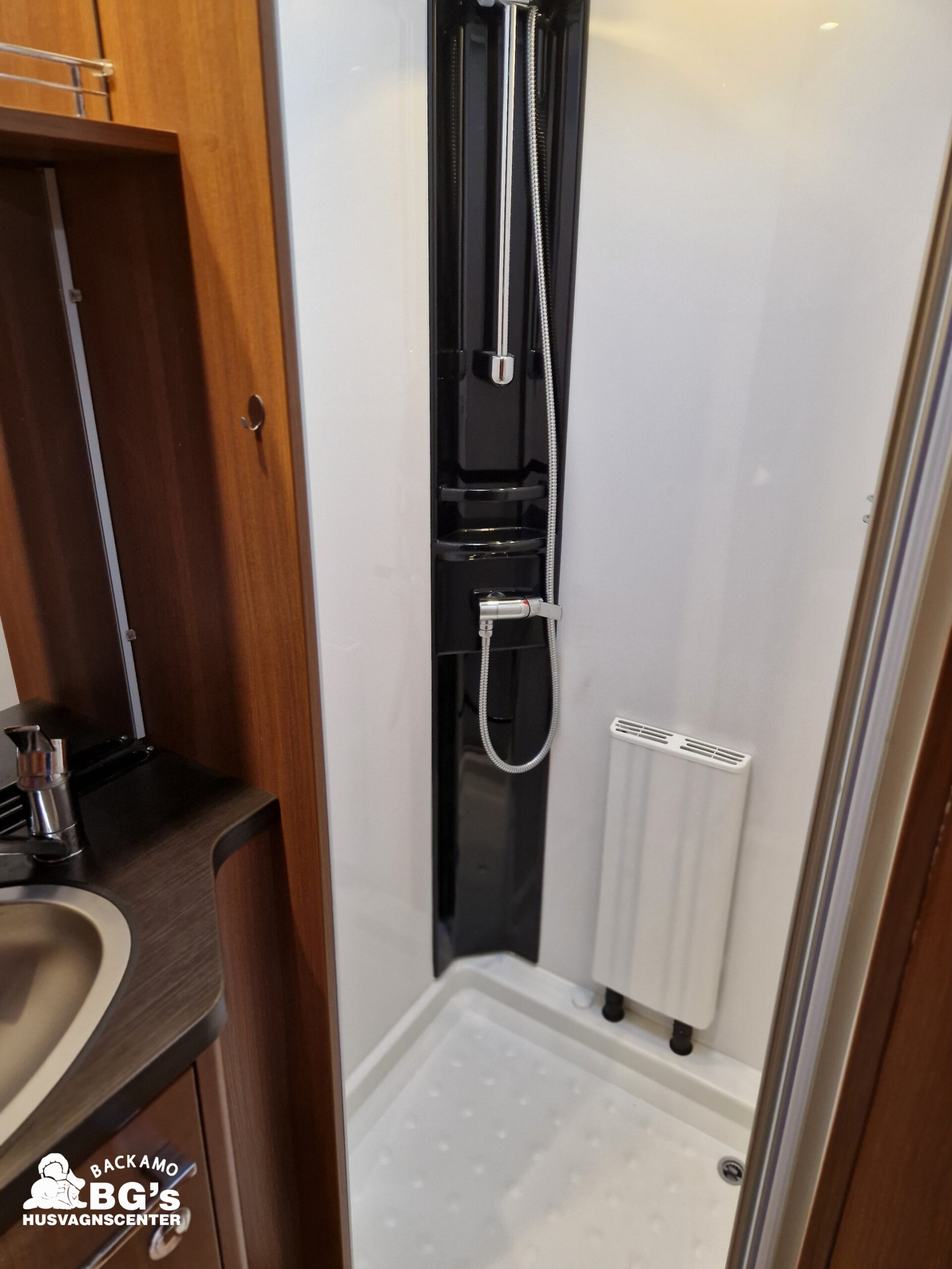 LMC Explorer Premium I 710 / ALDE vattenburen värme - Bild 9