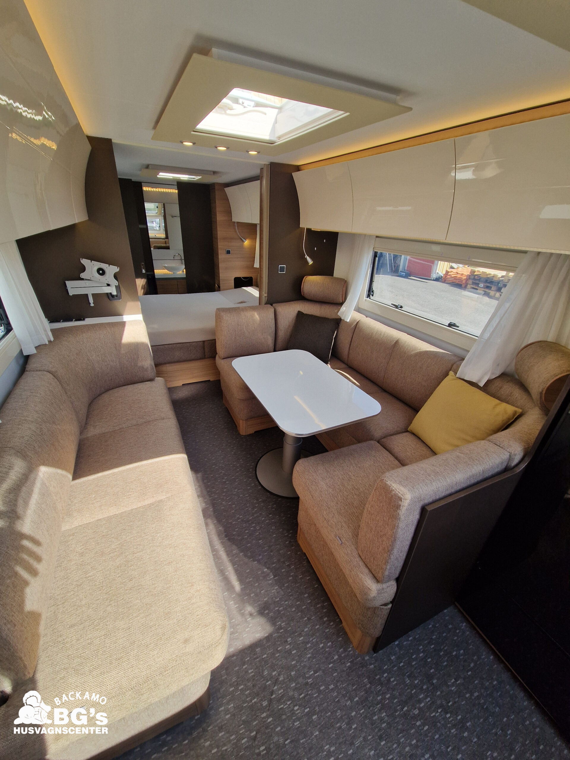 Adria ALPINA 663 HT / Frontkök / Mover - Bild 2