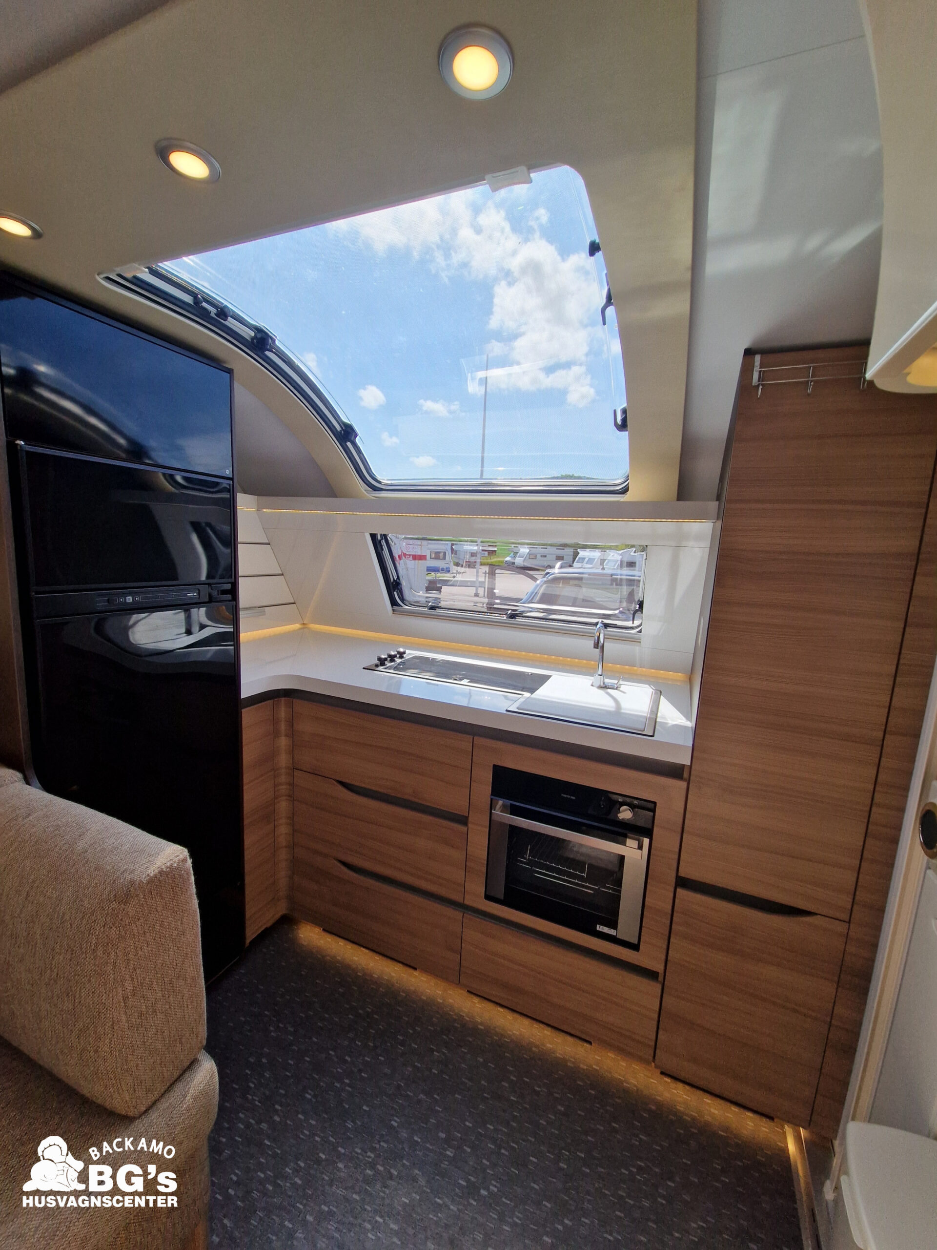 Adria ALPINA 663 HT / Frontkök / Mover - Bild 3