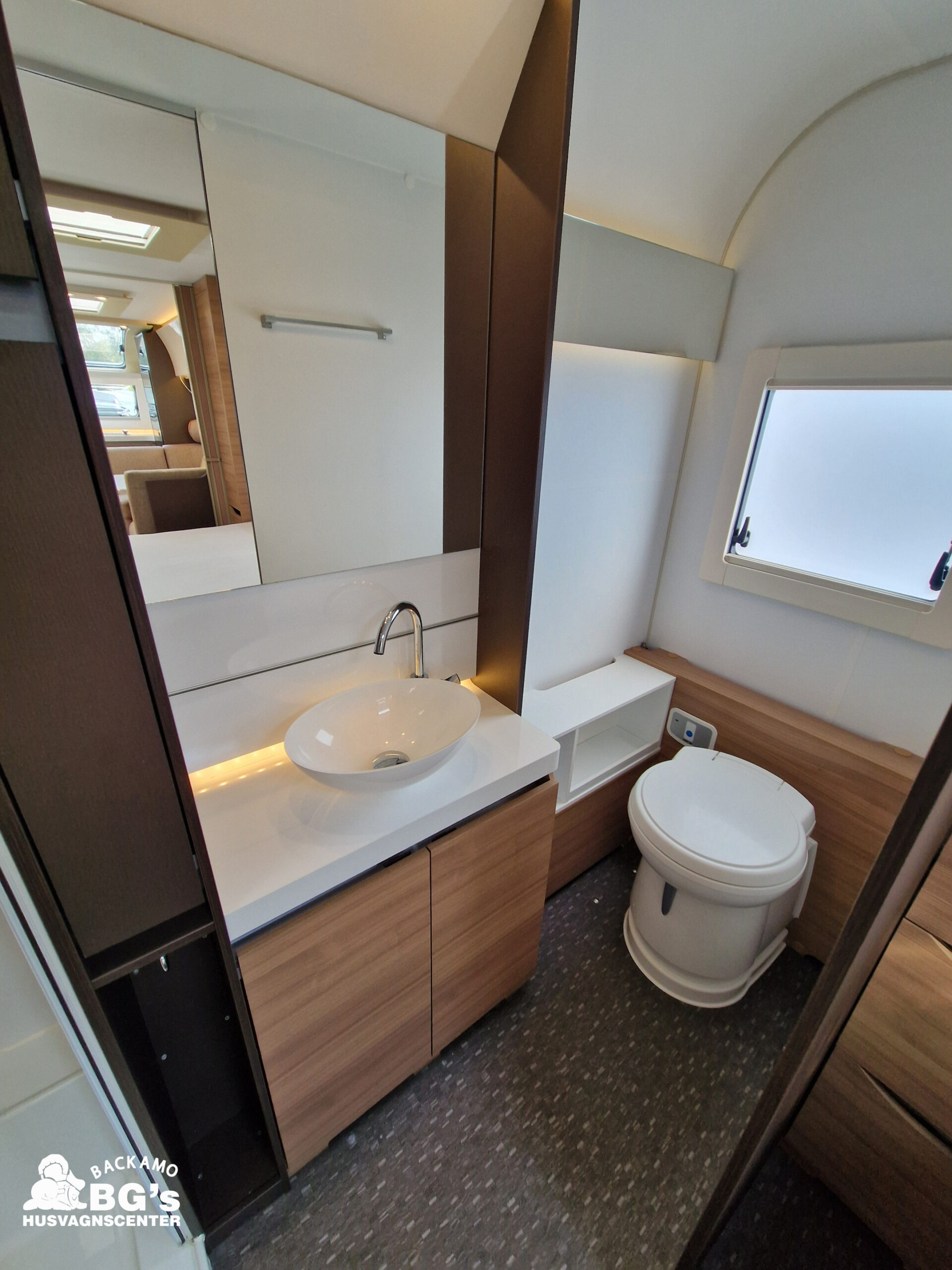 Adria ALPINA 663 HT / Frontkök / Mover - Bild 6