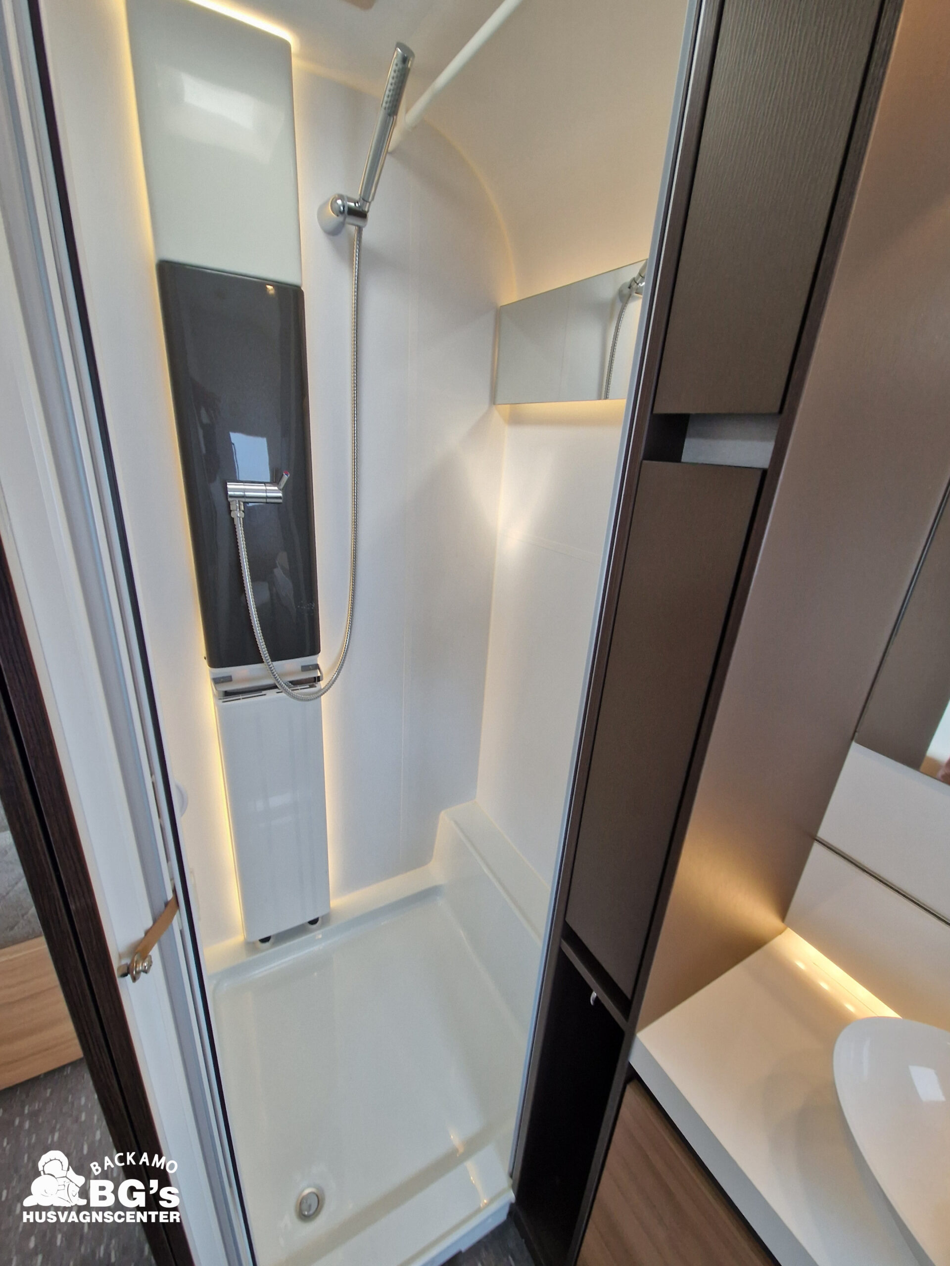 Adria ALPINA 663 HT / Frontkök / Mover - Bild 7